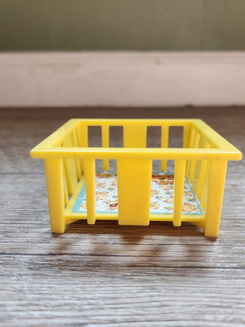 1975 Vintage Fisher Price Yellow Crib For Baby - Picture 3 of 7